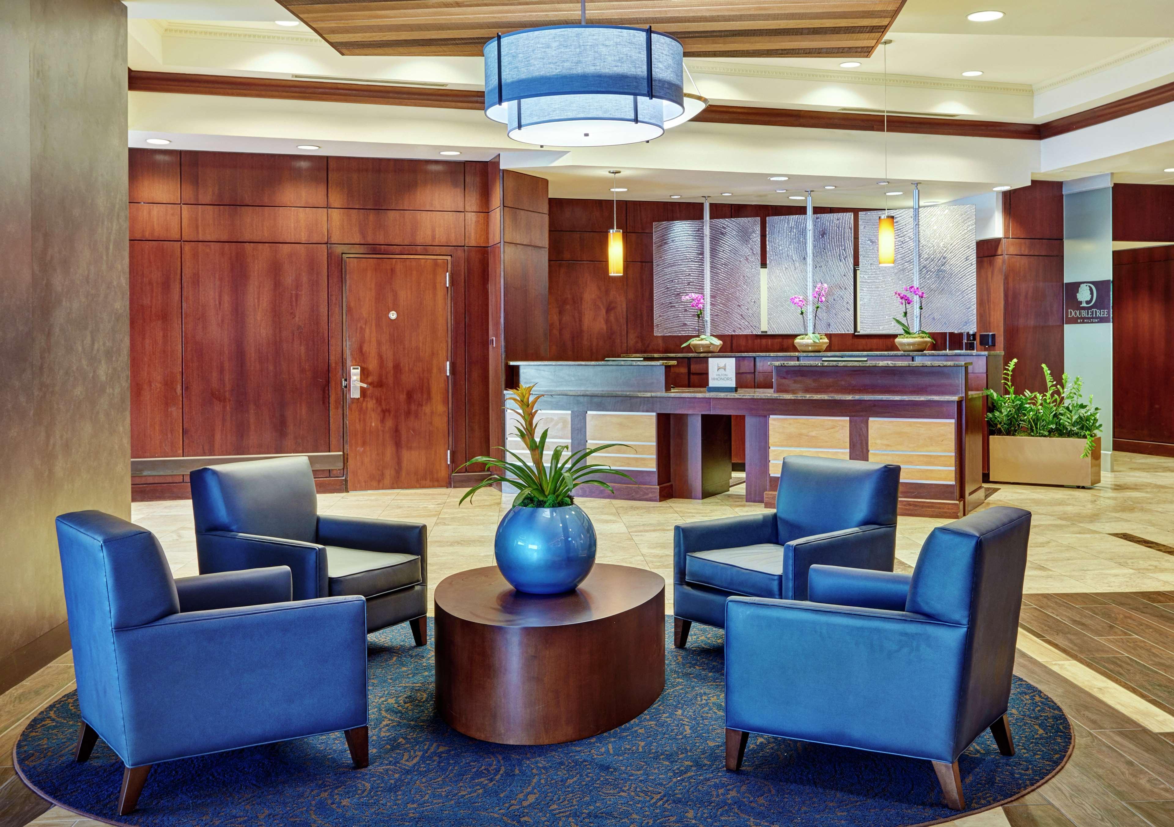 Hotel Doubletree By Hilton Charlotte Uptown Extérieur photo
