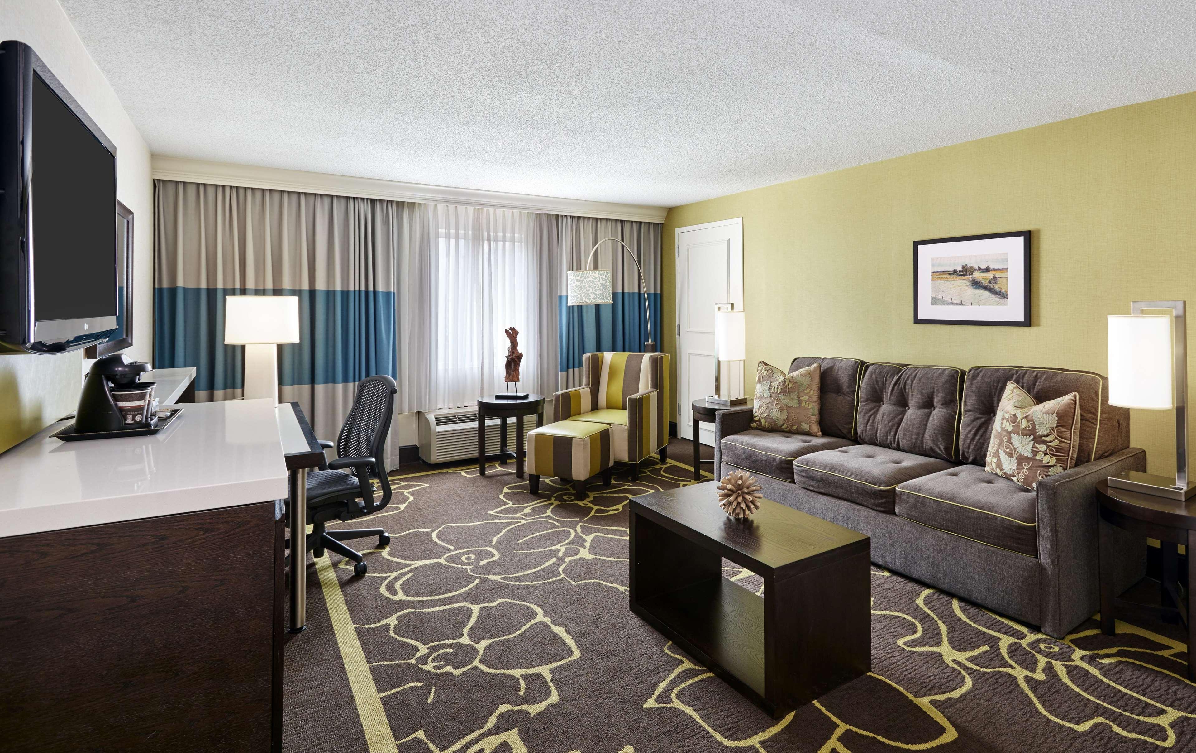 Hotel Doubletree By Hilton Charlotte Uptown Extérieur photo