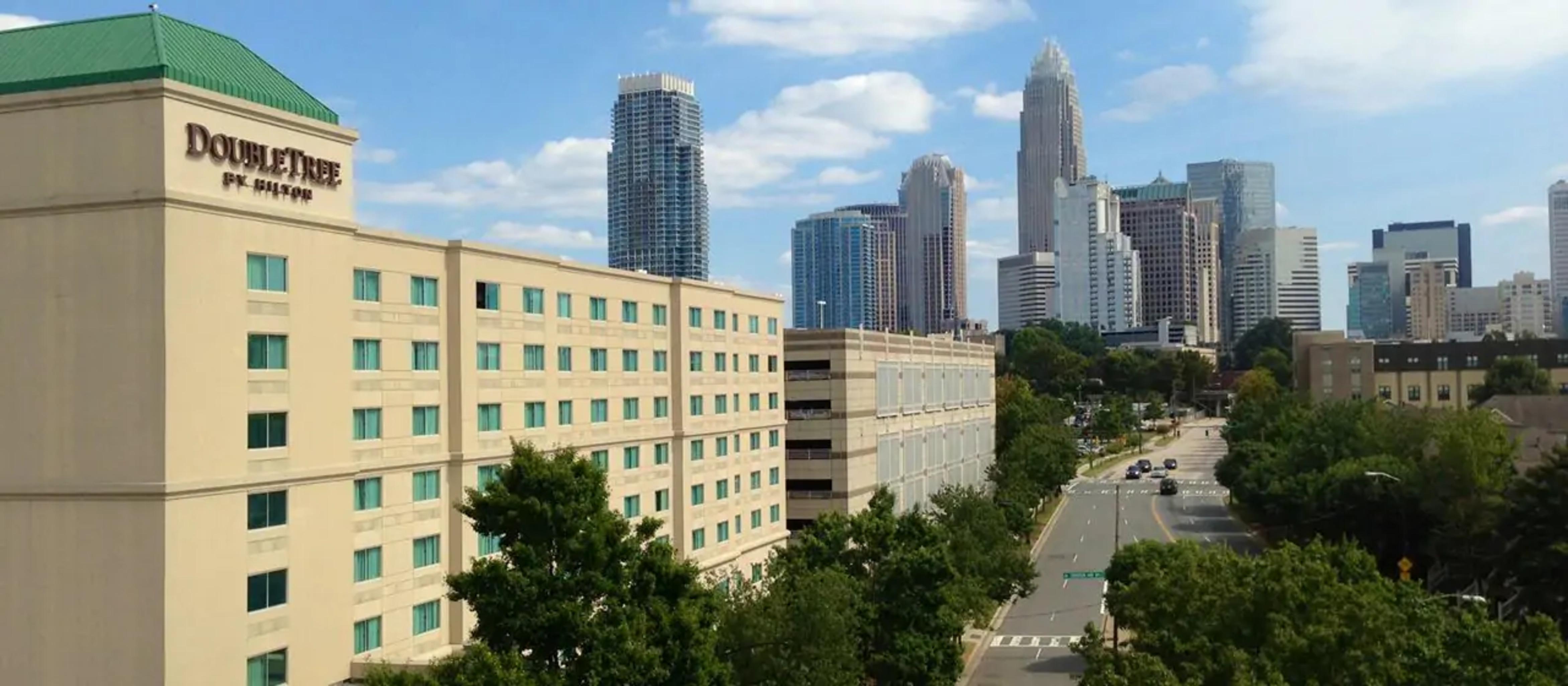 Hotel Doubletree By Hilton Charlotte Uptown Extérieur photo