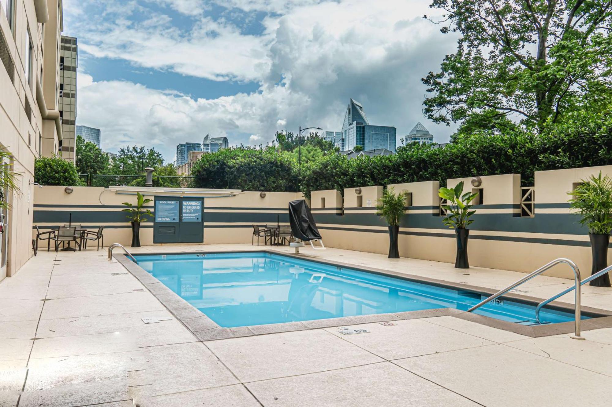 Hotel Doubletree By Hilton Charlotte Uptown Extérieur photo