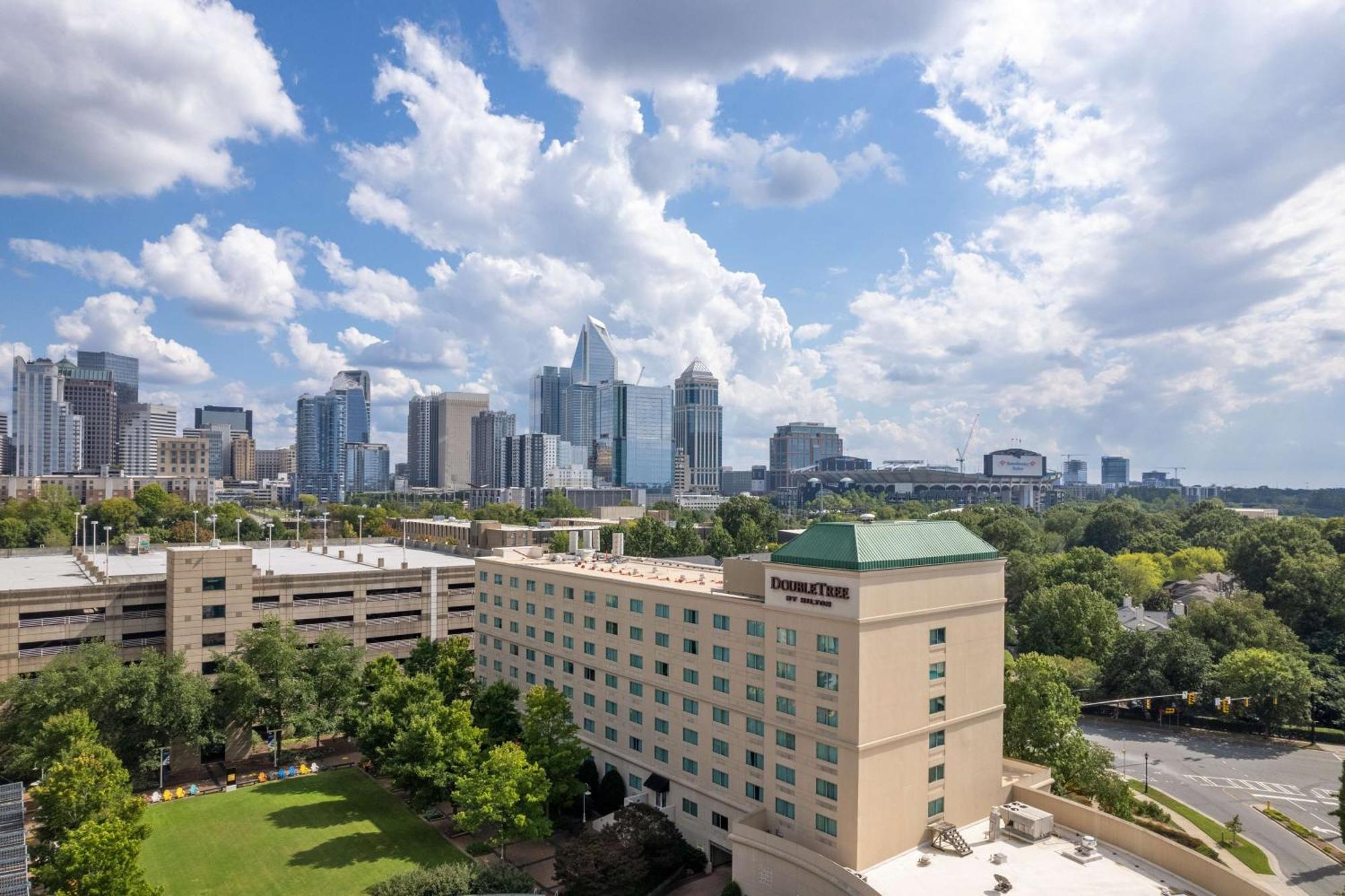 Hotel Doubletree By Hilton Charlotte Uptown Extérieur photo