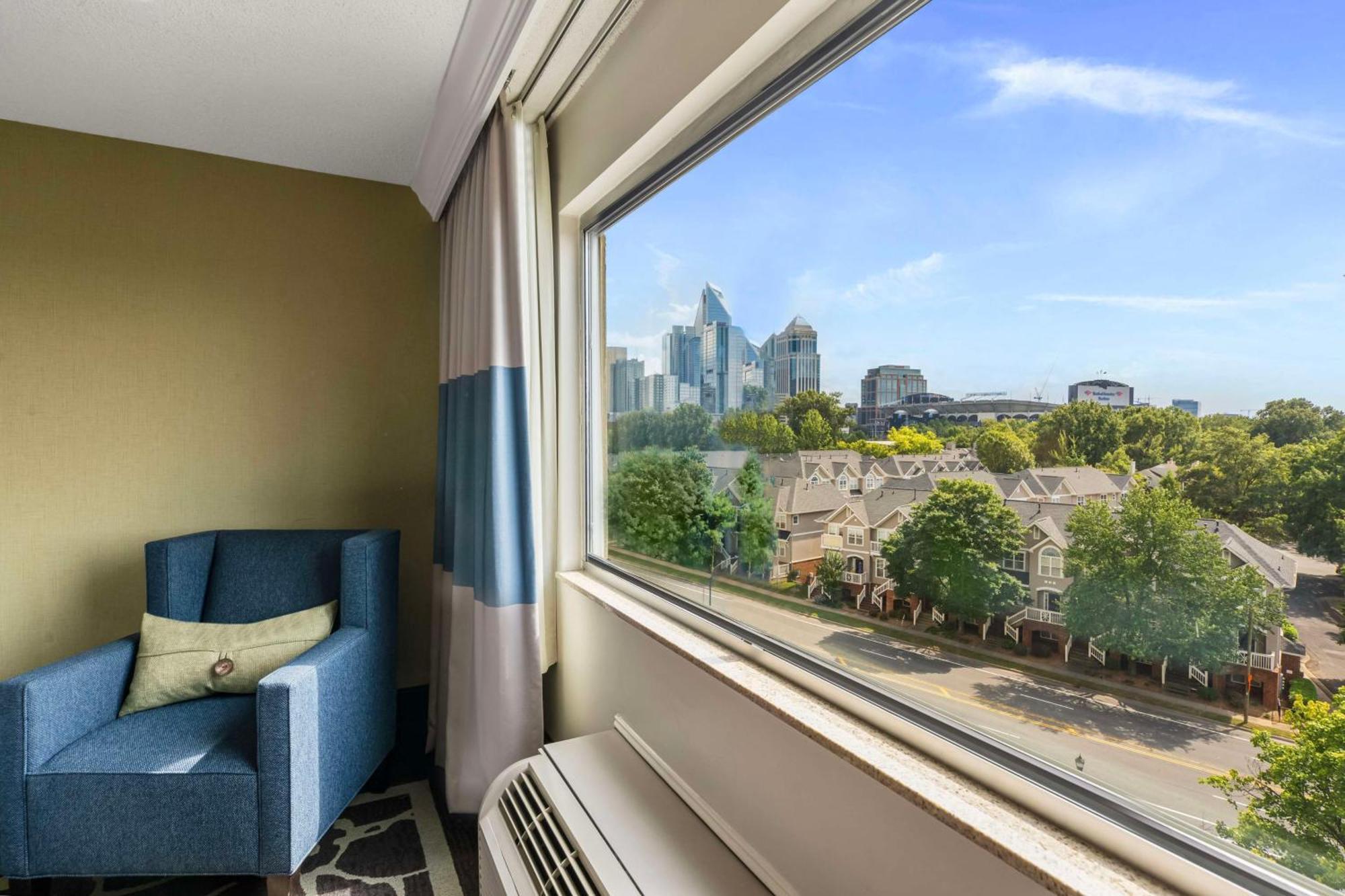 Hotel Doubletree By Hilton Charlotte Uptown Extérieur photo
