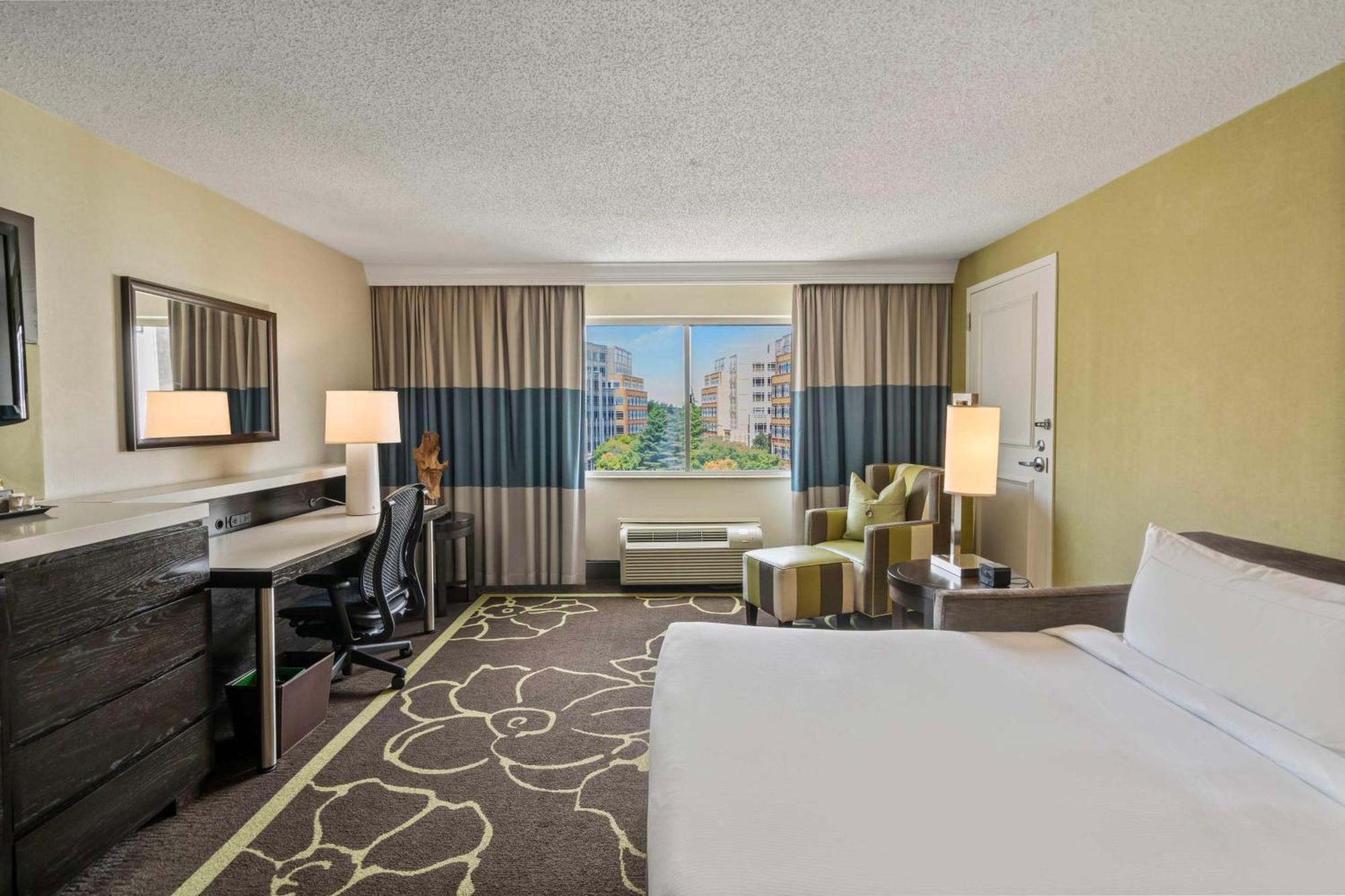 Hotel Doubletree By Hilton Charlotte Uptown Extérieur photo